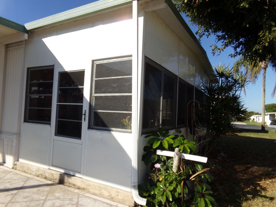 Active With Contract: $129,000 (2 beds, 2 baths, 1248 Square Feet)