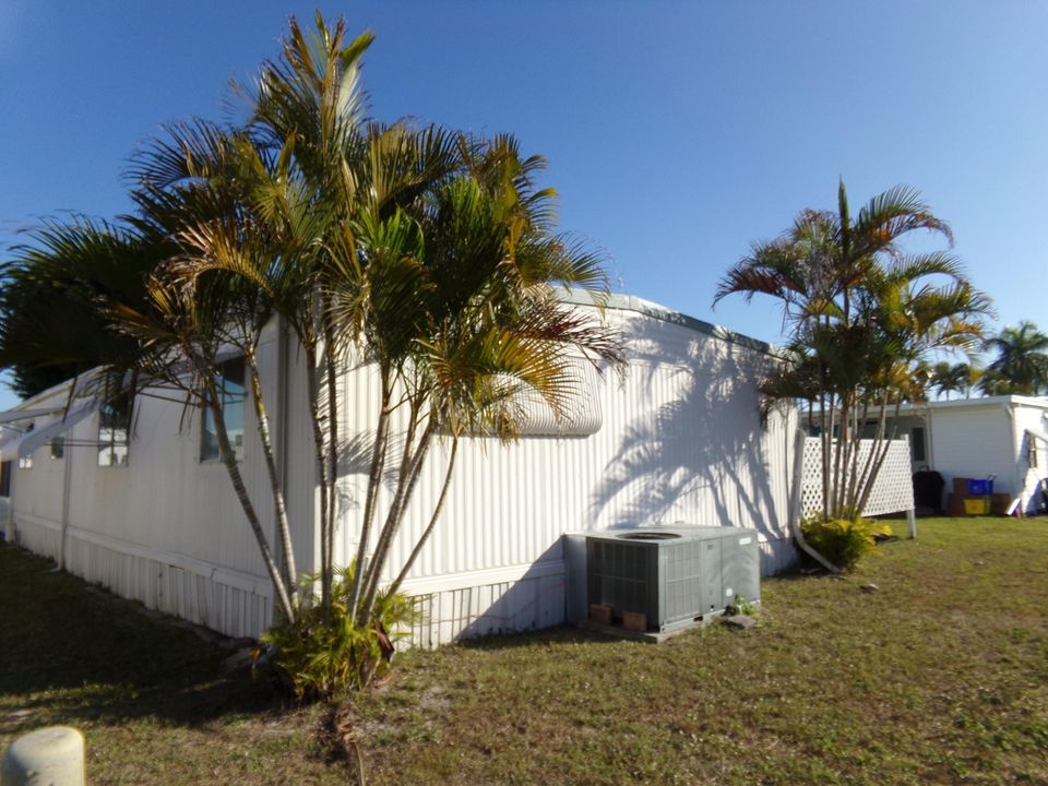 Active With Contract: $129,000 (2 beds, 2 baths, 1248 Square Feet)