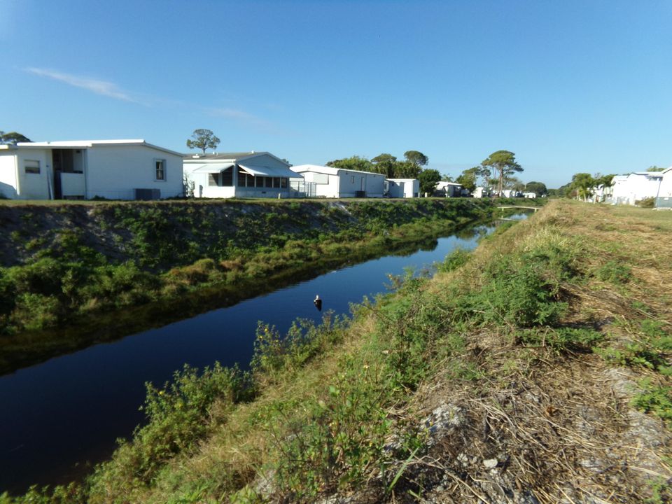 Active With Contract: $129,000 (2 beds, 2 baths, 1248 Square Feet)