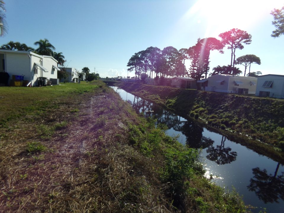 Active With Contract: $129,000 (2 beds, 2 baths, 1248 Square Feet)