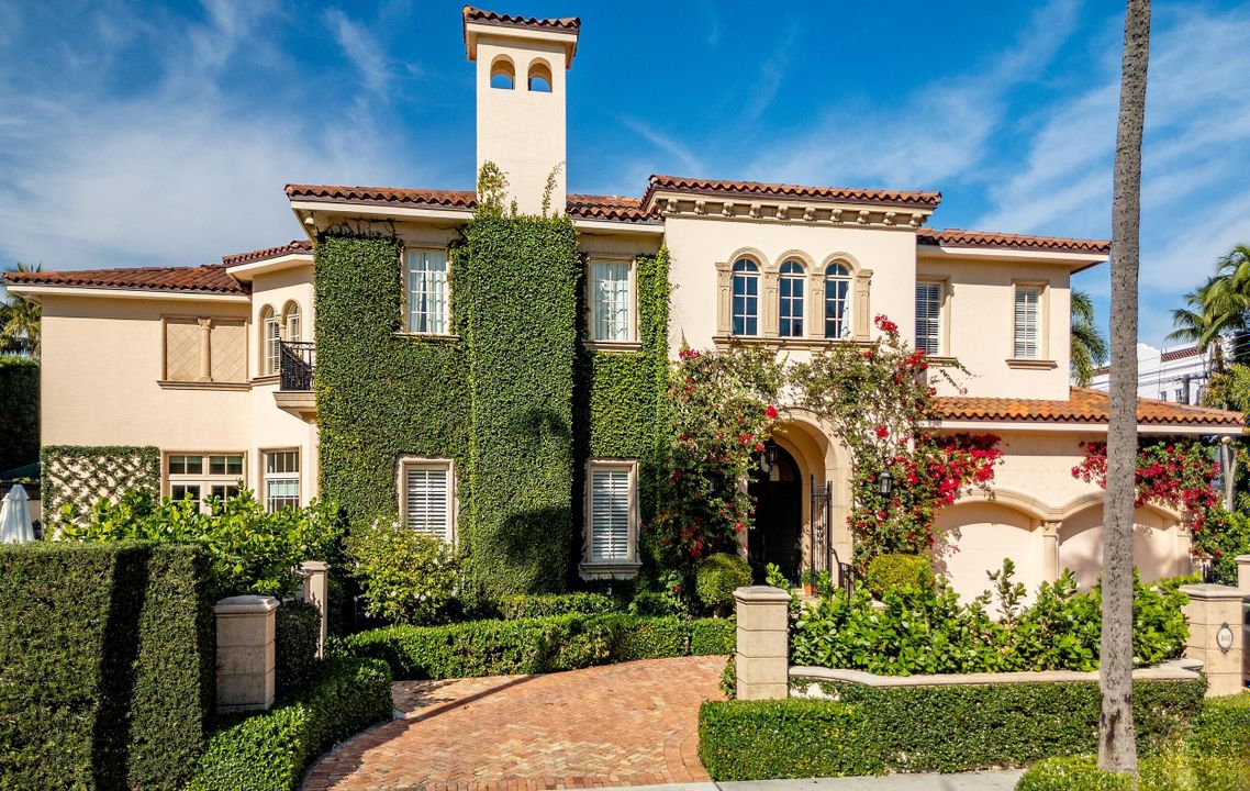 Active With Contract: $12,900,000 (3 beds, 5 baths, 4712 Square Feet)