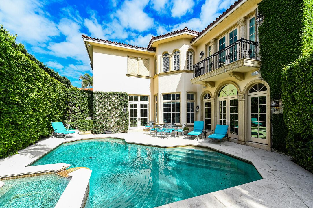 Active With Contract: $12,900,000 (3 beds, 5 baths, 4712 Square Feet)