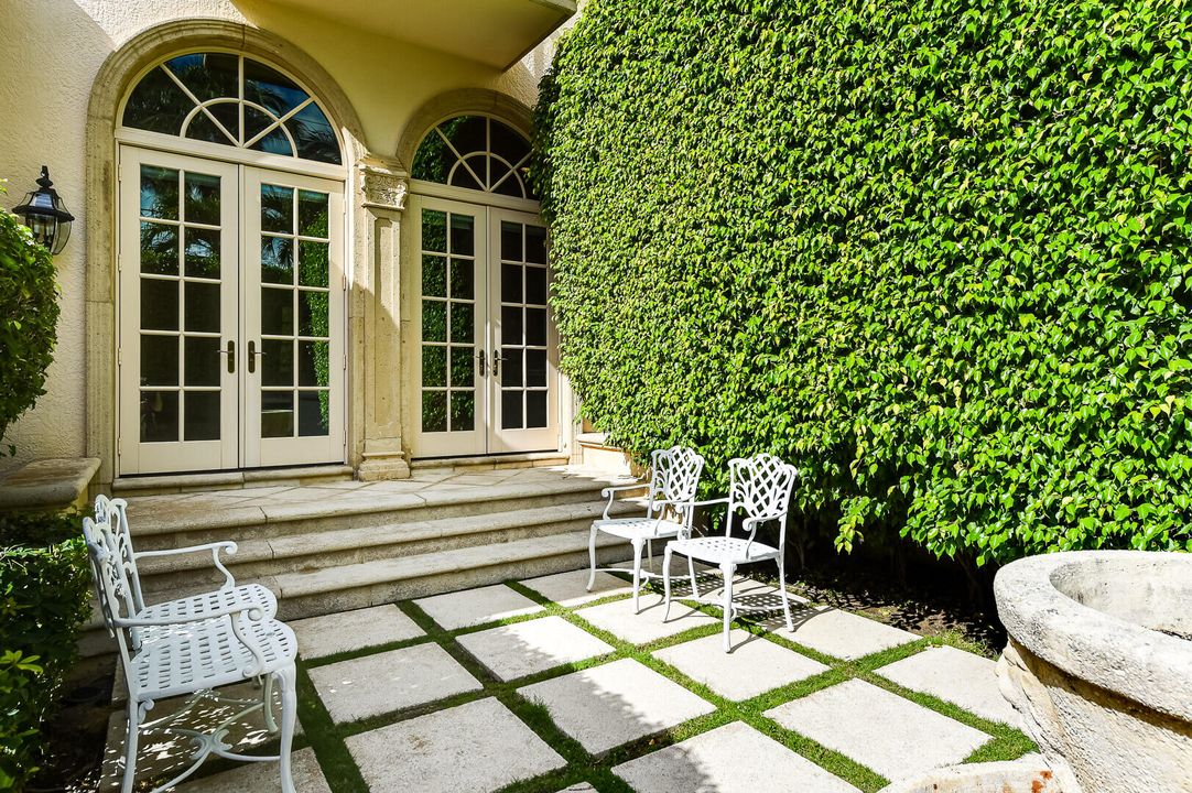 Active With Contract: $12,900,000 (3 beds, 5 baths, 4712 Square Feet)