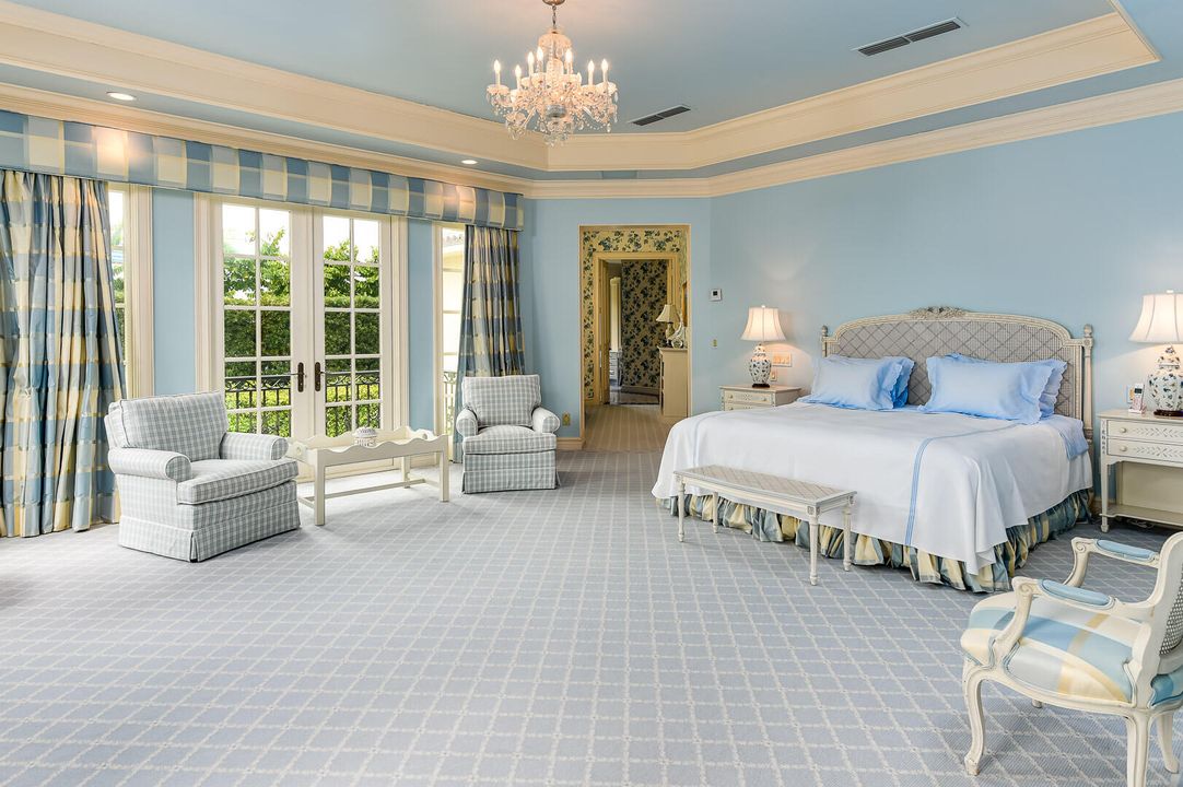 Active With Contract: $12,900,000 (3 beds, 5 baths, 4712 Square Feet)