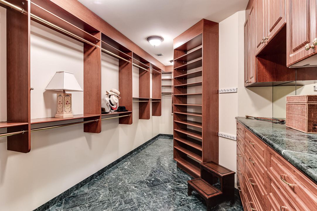 Active With Contract: $12,900,000 (3 beds, 5 baths, 4712 Square Feet)