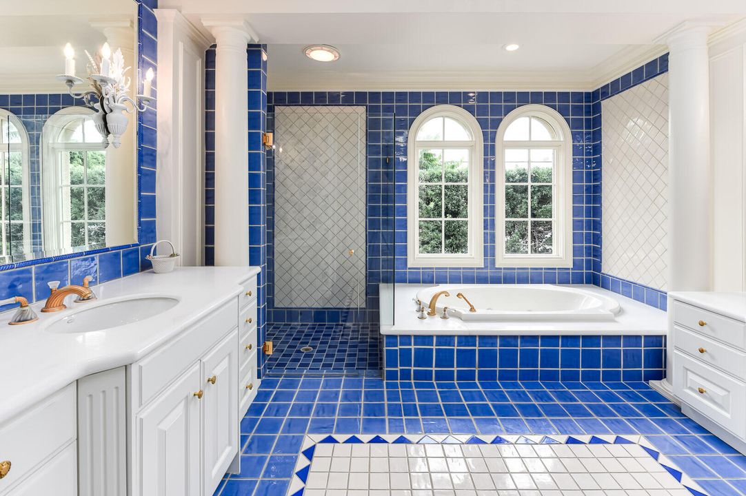 Active With Contract: $12,900,000 (3 beds, 5 baths, 4712 Square Feet)