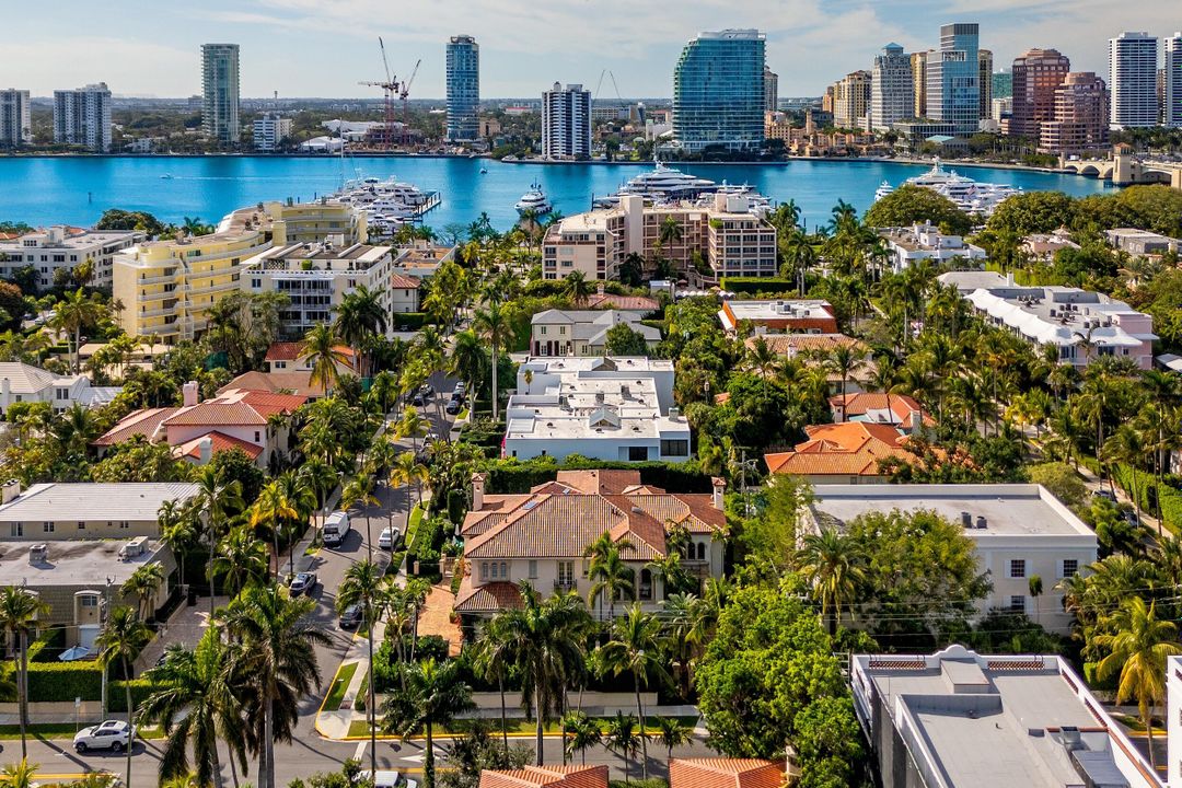 Active With Contract: $12,900,000 (3 beds, 5 baths, 4712 Square Feet)