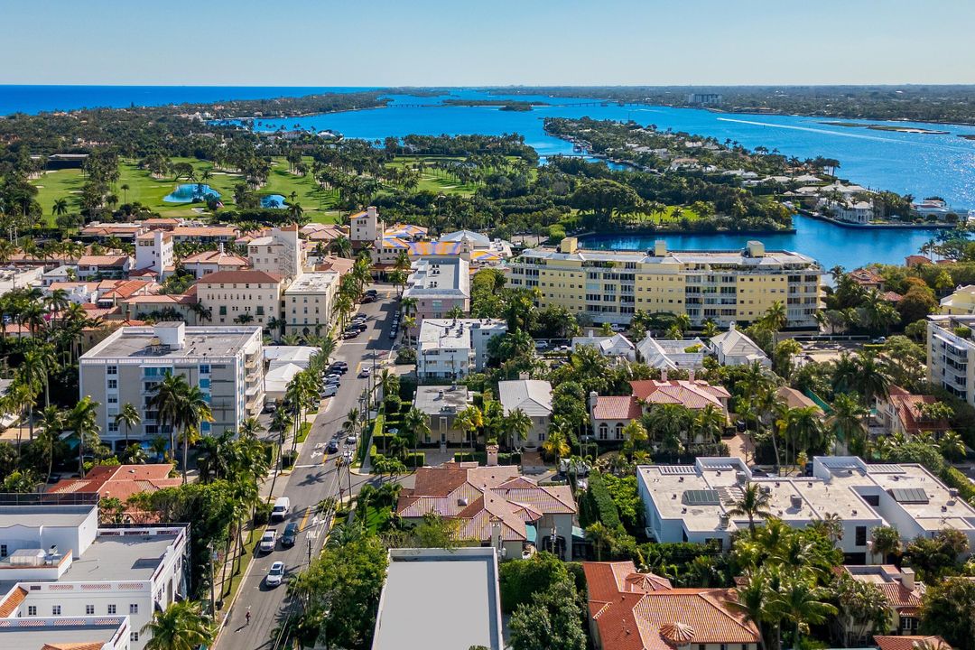 Active With Contract: $12,900,000 (3 beds, 5 baths, 4712 Square Feet)