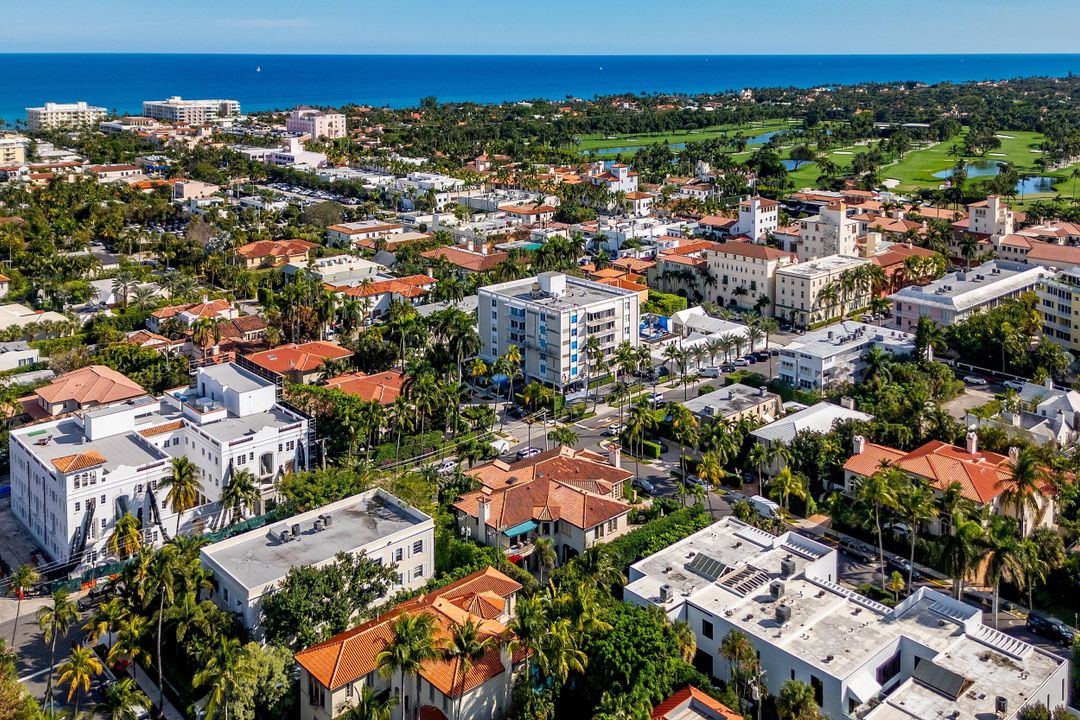 Active With Contract: $12,900,000 (3 beds, 5 baths, 4712 Square Feet)