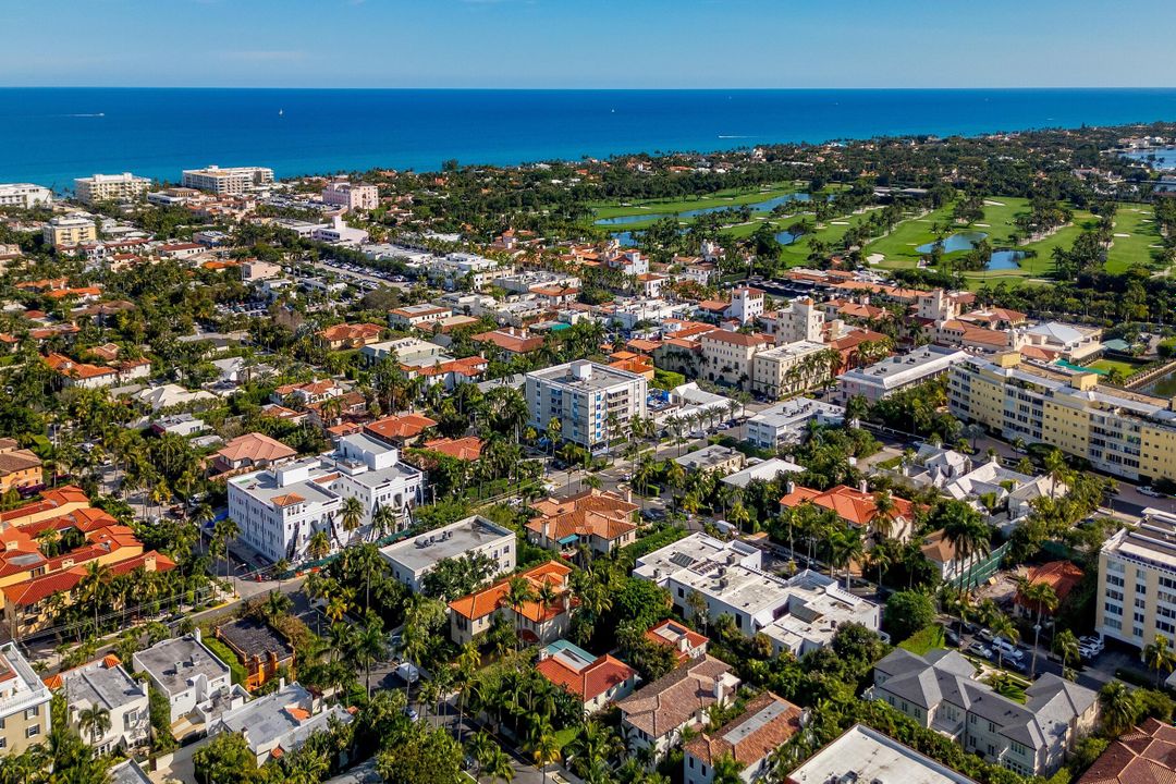 Active With Contract: $12,900,000 (3 beds, 5 baths, 4712 Square Feet)