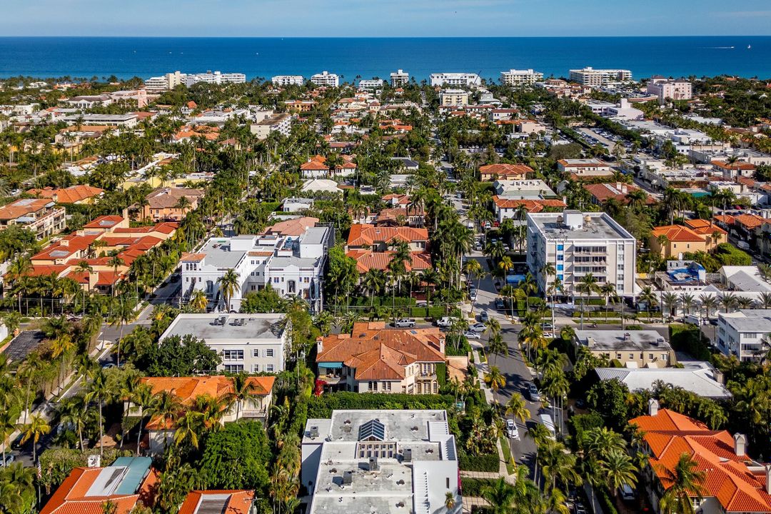 Active With Contract: $12,900,000 (3 beds, 5 baths, 4712 Square Feet)