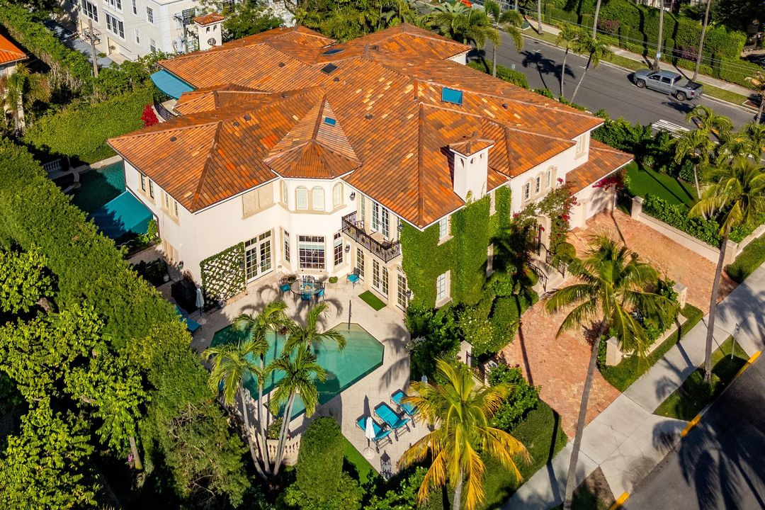 Active With Contract: $12,900,000 (3 beds, 5 baths, 4712 Square Feet)