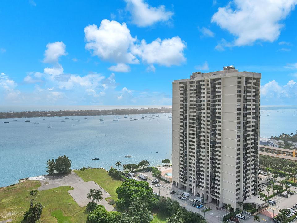 Vendido Recientemente: $429,900 (2 camas, 2 baños, 1170 Pies cuadrados)