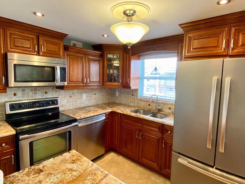 Active With Contract: $70,000 (1 beds, 1 baths, 900 Square Feet)