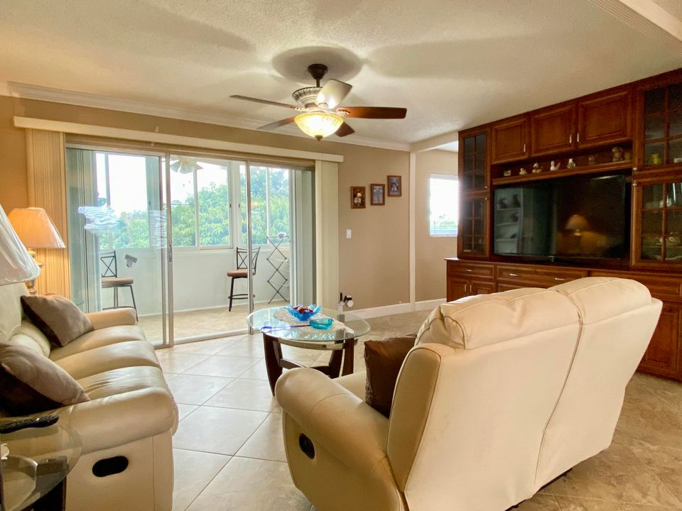 Active With Contract: $70,000 (1 beds, 1 baths, 900 Square Feet)