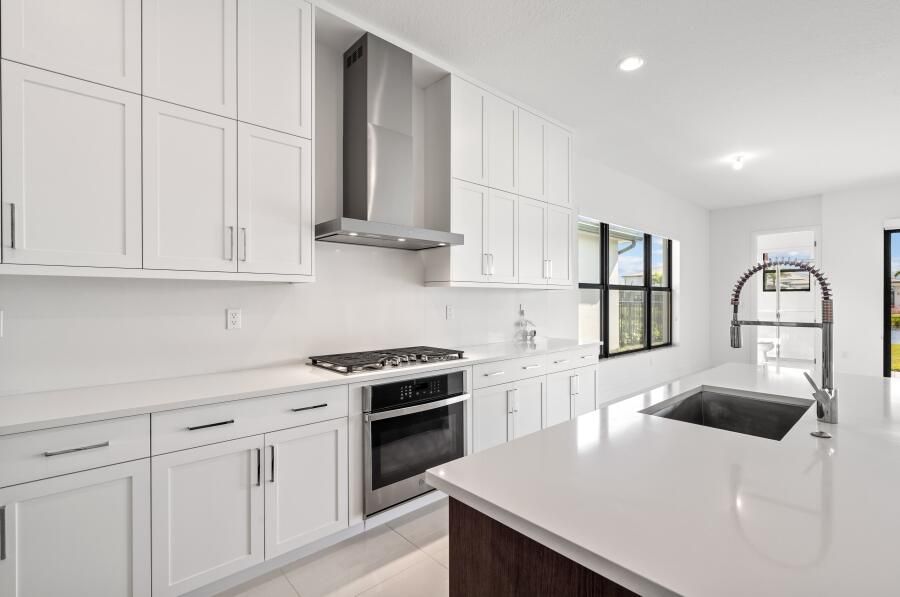 Activo con contrato: $10,990 (5 camas, 5 baños, 3373 Pies cuadrados)