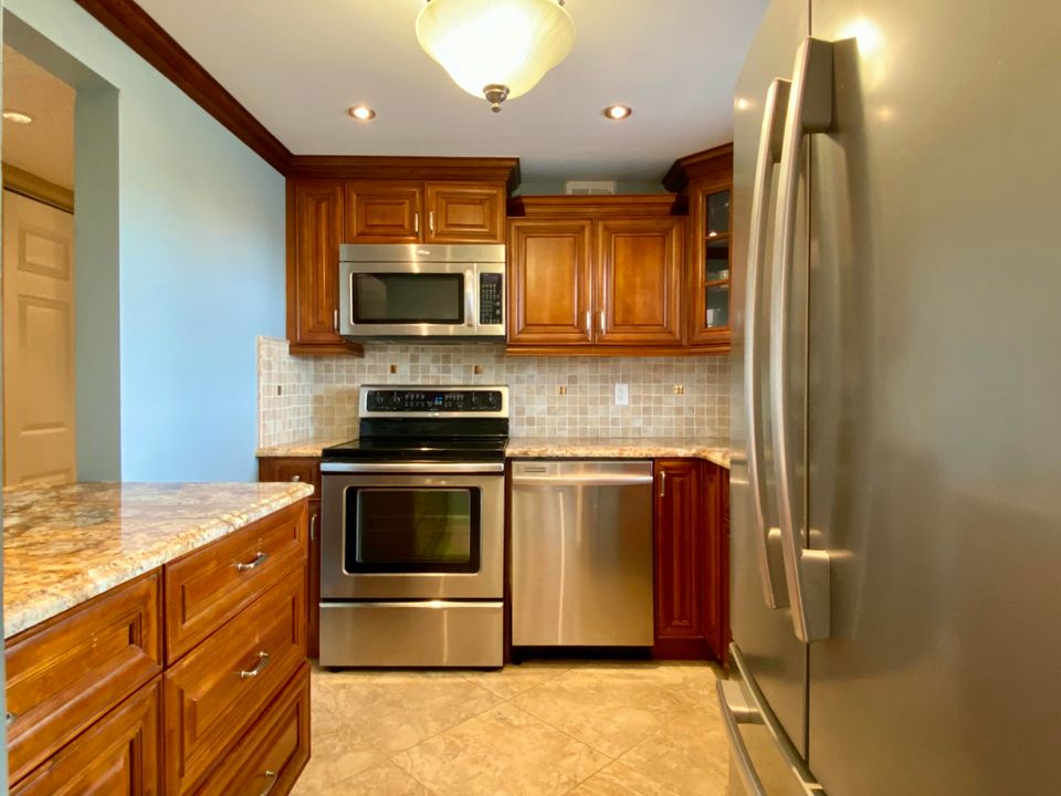 Active With Contract: $70,000 (1 beds, 1 baths, 900 Square Feet)
