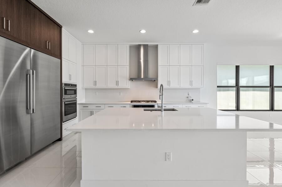 Activo con contrato: $10,990 (5 camas, 5 baños, 3373 Pies cuadrados)