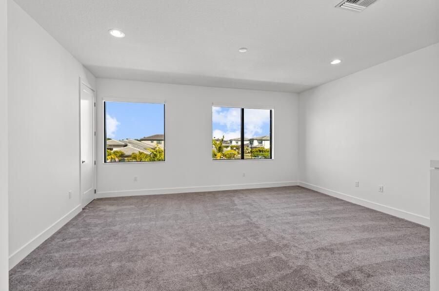 Activo con contrato: $10,990 (5 camas, 5 baños, 3373 Pies cuadrados)