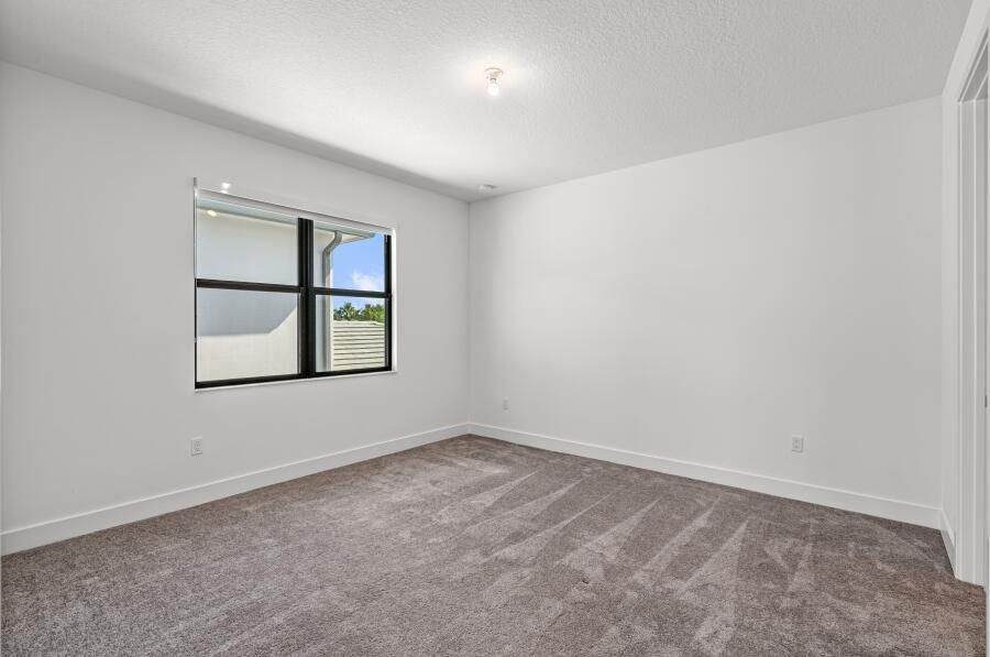 Activo con contrato: $10,990 (5 camas, 5 baños, 3373 Pies cuadrados)