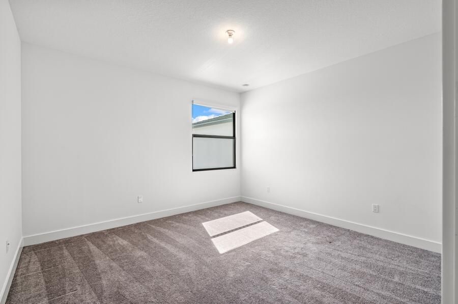 Activo con contrato: $10,990 (5 camas, 5 baños, 3373 Pies cuadrados)