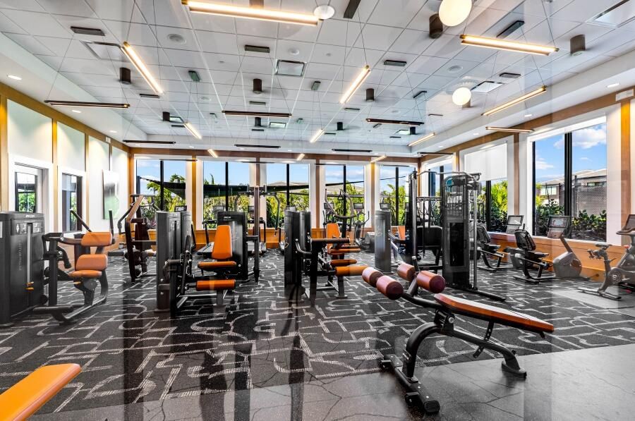 Activo con contrato: $10,990 (5 camas, 5 baños, 3373 Pies cuadrados)