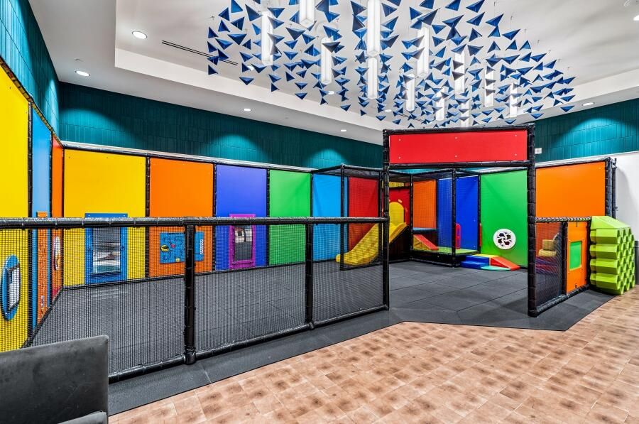 Activo con contrato: $10,990 (5 camas, 5 baños, 3373 Pies cuadrados)