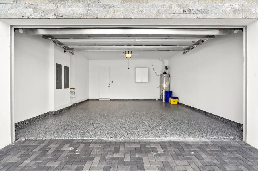 Activo con contrato: $10,990 (5 camas, 5 baños, 3373 Pies cuadrados)