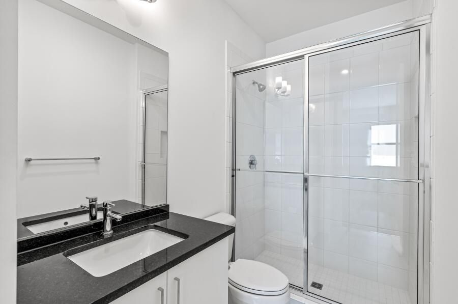 Activo con contrato: $10,990 (5 camas, 5 baños, 3373 Pies cuadrados)