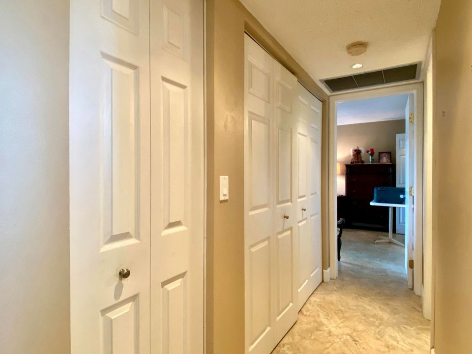 Active With Contract: $70,000 (1 beds, 1 baths, 900 Square Feet)