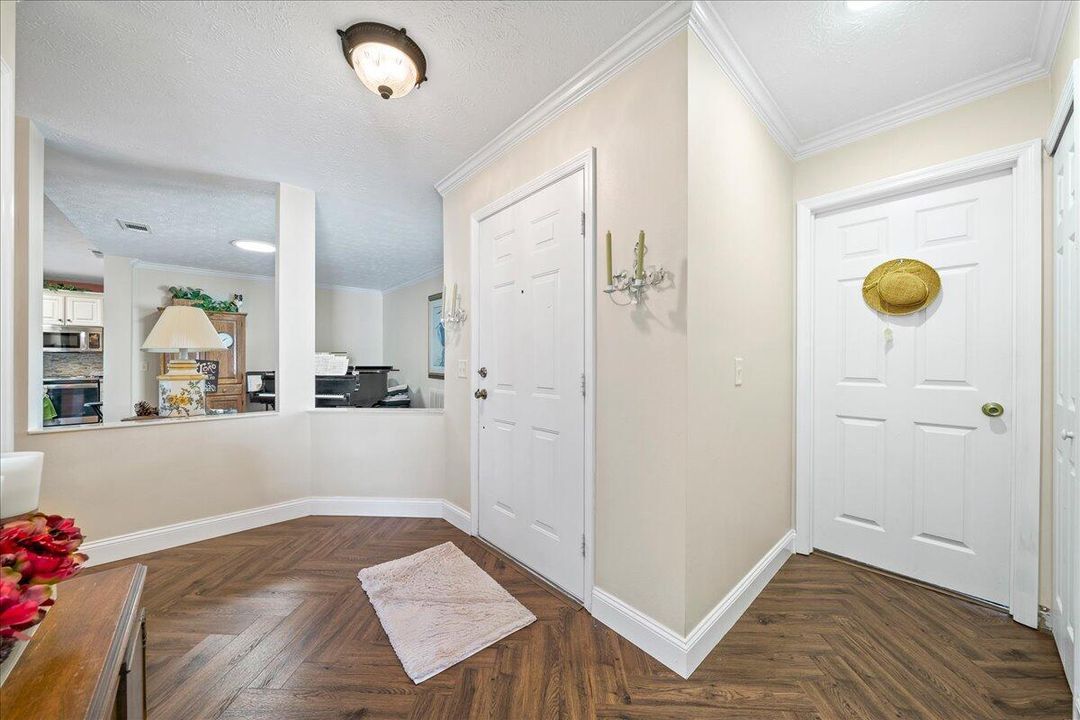 Active With Contract: $200,000 (3 beds, 2 baths, 1714 Square Feet)