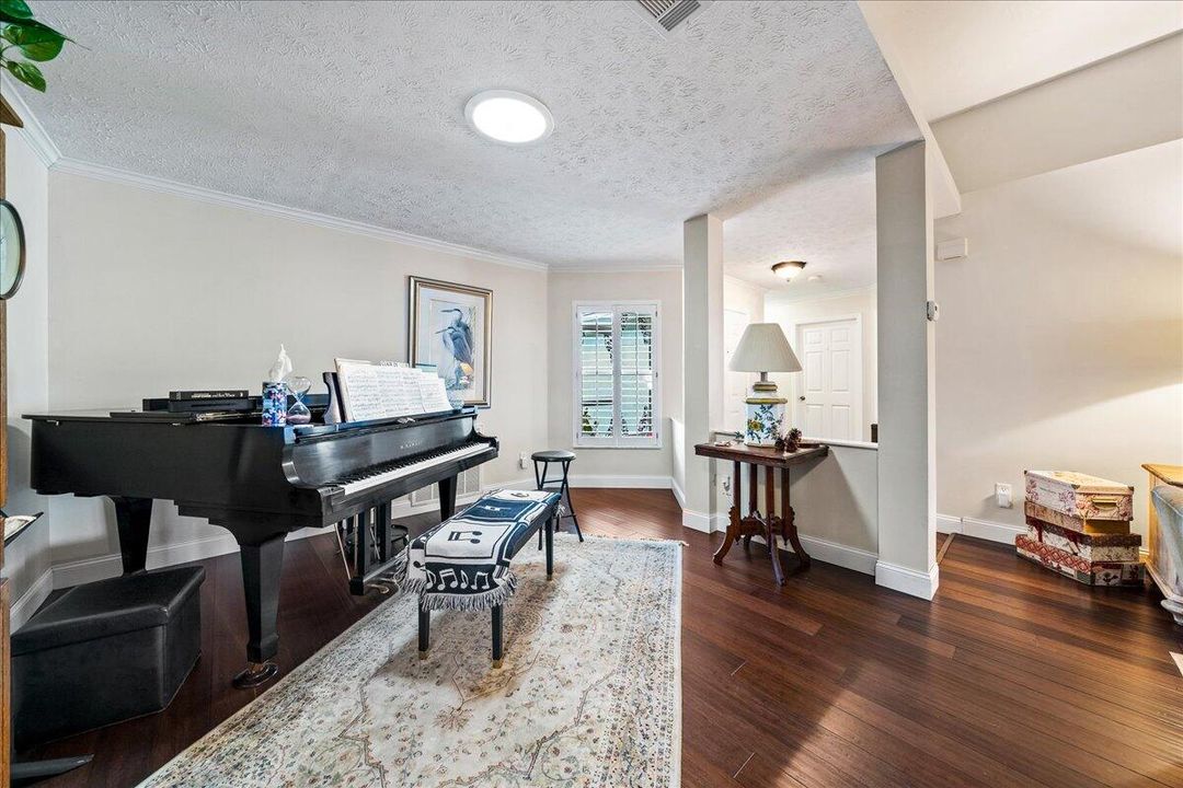 Active With Contract: $200,000 (3 beds, 2 baths, 1714 Square Feet)