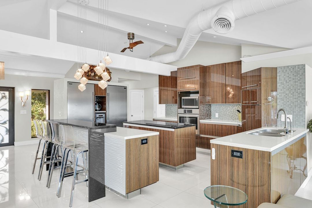 For Sale: $4,899,900 (3 beds, 2 baths, 2234 Square Feet)