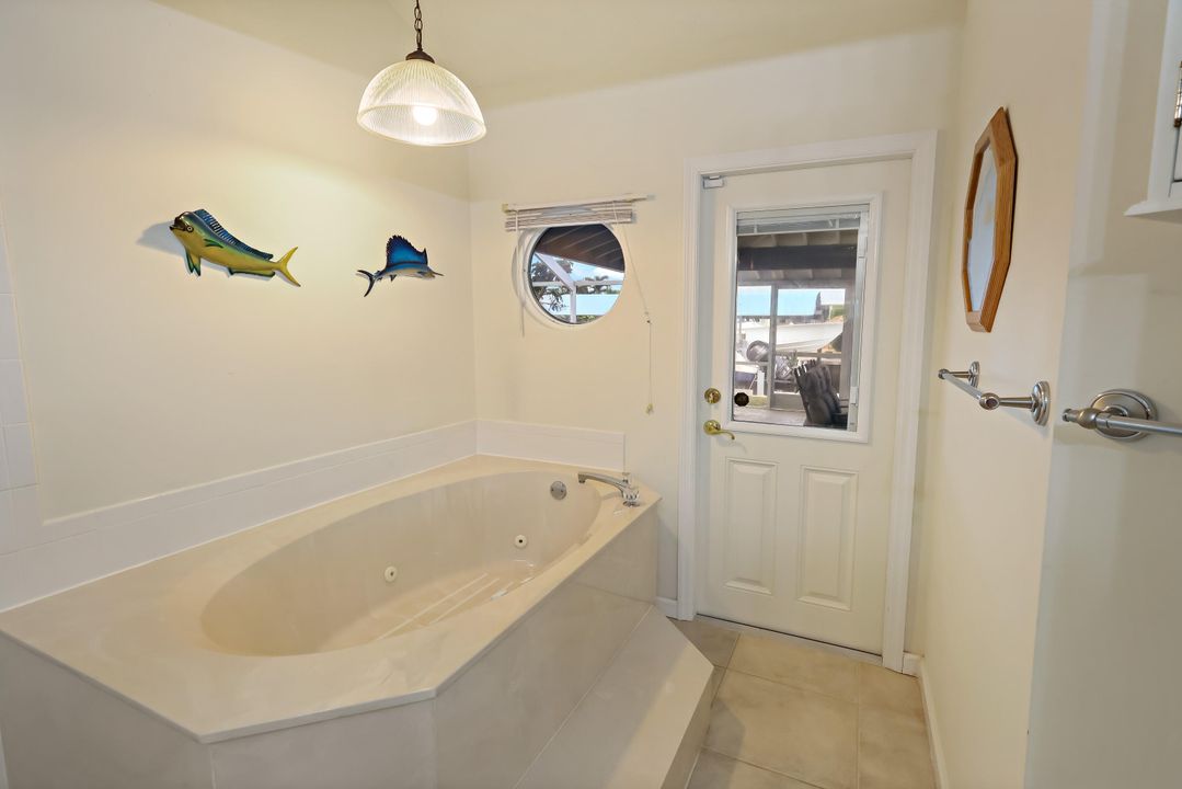 En Venta: $995,000 (3 camas, 2 baños, 1958 Pies cuadrados)