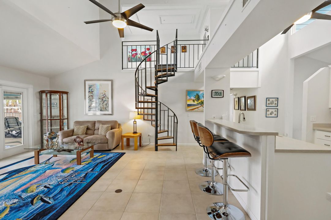 En Venta: $995,000 (3 camas, 2 baños, 1958 Pies cuadrados)