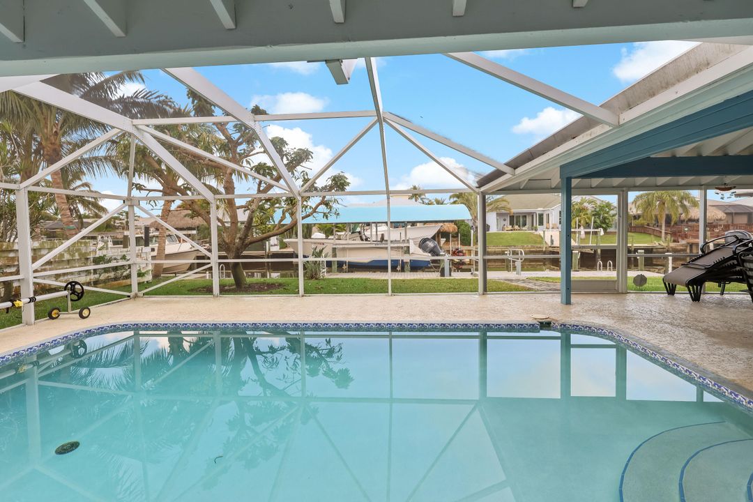 En Venta: $995,000 (3 camas, 2 baños, 1958 Pies cuadrados)