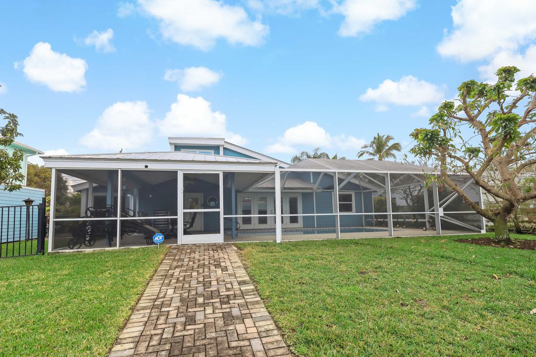 En Venta: $995,000 (3 camas, 2 baños, 1958 Pies cuadrados)