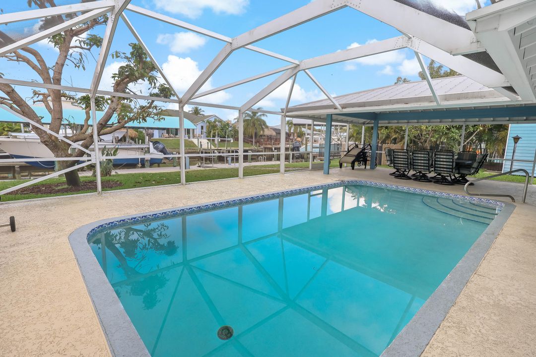 En Venta: $995,000 (3 camas, 2 baños, 1958 Pies cuadrados)