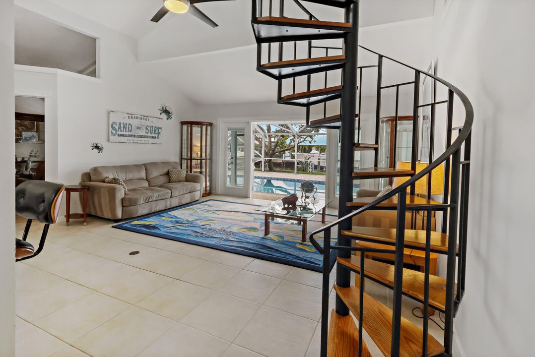 En Venta: $995,000 (3 camas, 2 baños, 1958 Pies cuadrados)