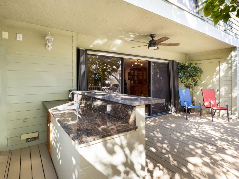 На продажу: $698,000 (2 спален, 2 ванн, 1700 Квадратных фут)