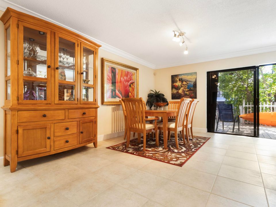 На продажу: $698,000 (2 спален, 2 ванн, 1700 Квадратных фут)