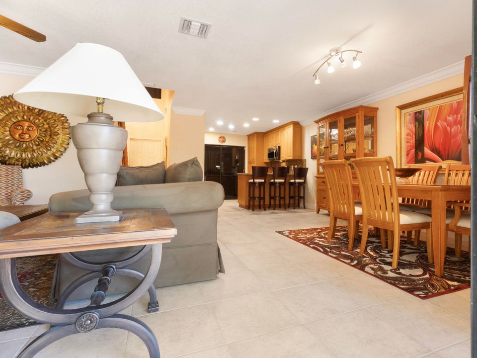 На продажу: $698,000 (2 спален, 2 ванн, 1700 Квадратных фут)