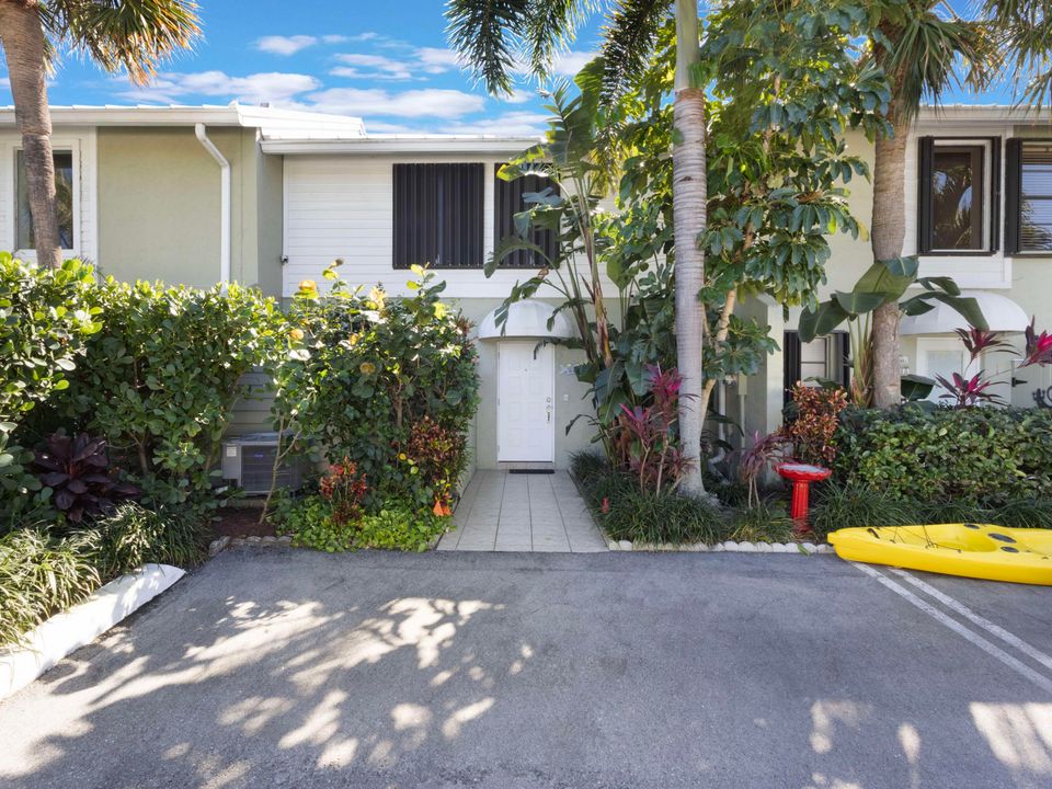 На продажу: $698,000 (2 спален, 2 ванн, 1700 Квадратных фут)