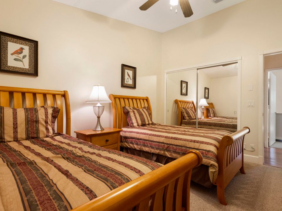 На продажу: $698,000 (2 спален, 2 ванн, 1700 Квадратных фут)