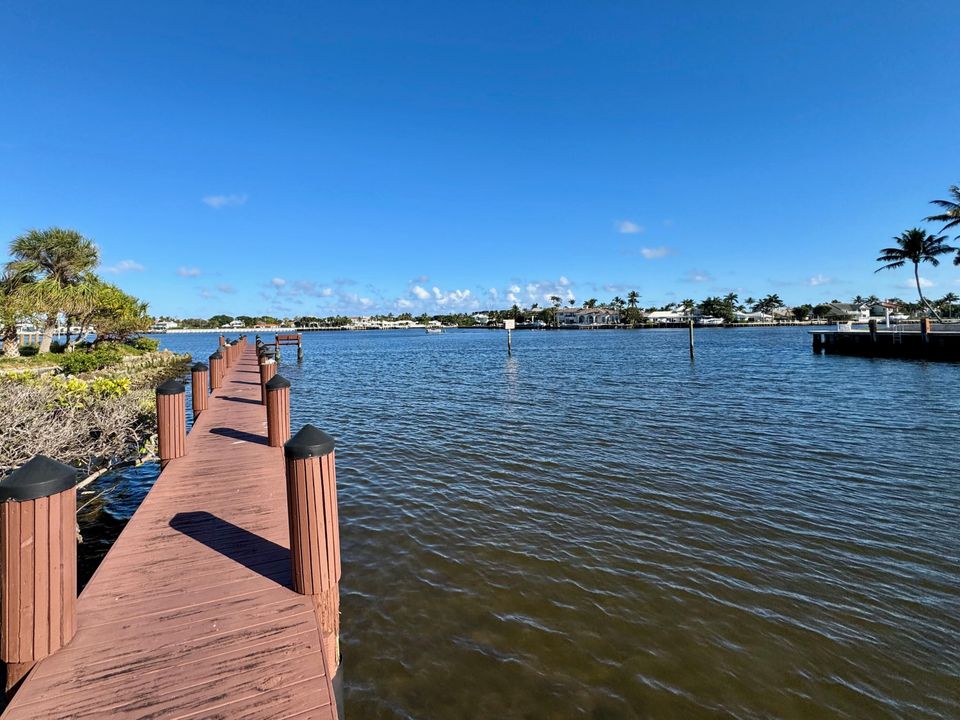 На продажу: $698,000 (2 спален, 2 ванн, 1700 Квадратных фут)