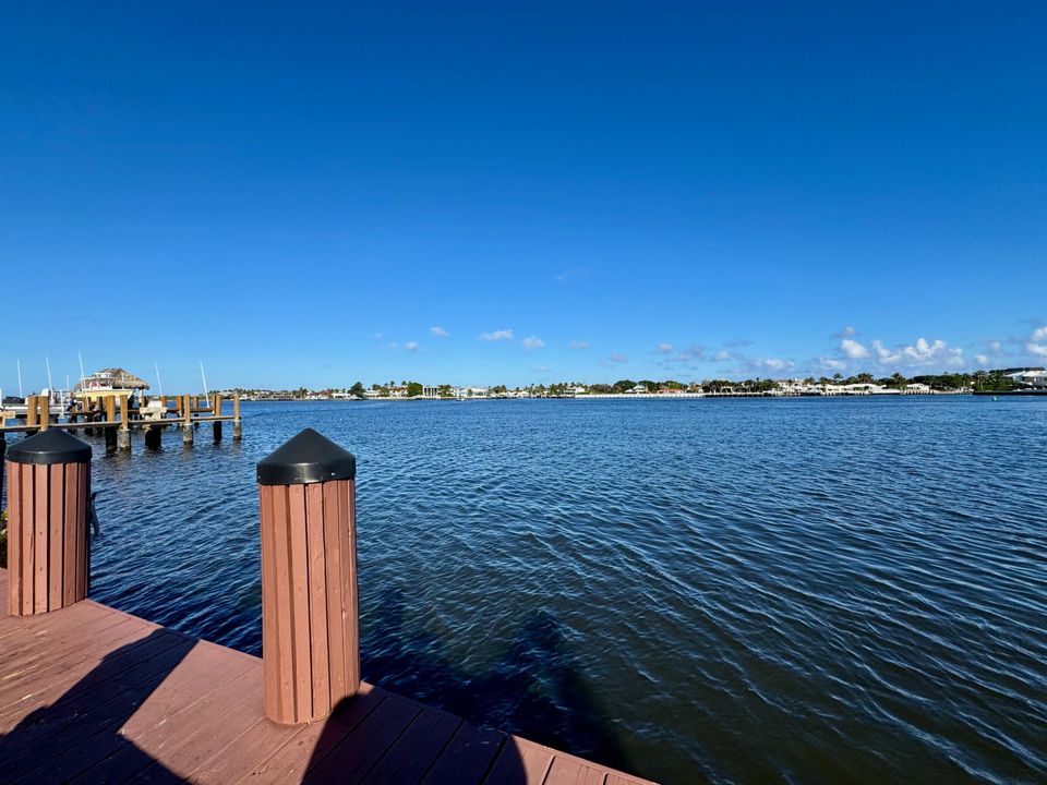 На продажу: $698,000 (2 спален, 2 ванн, 1700 Квадратных фут)