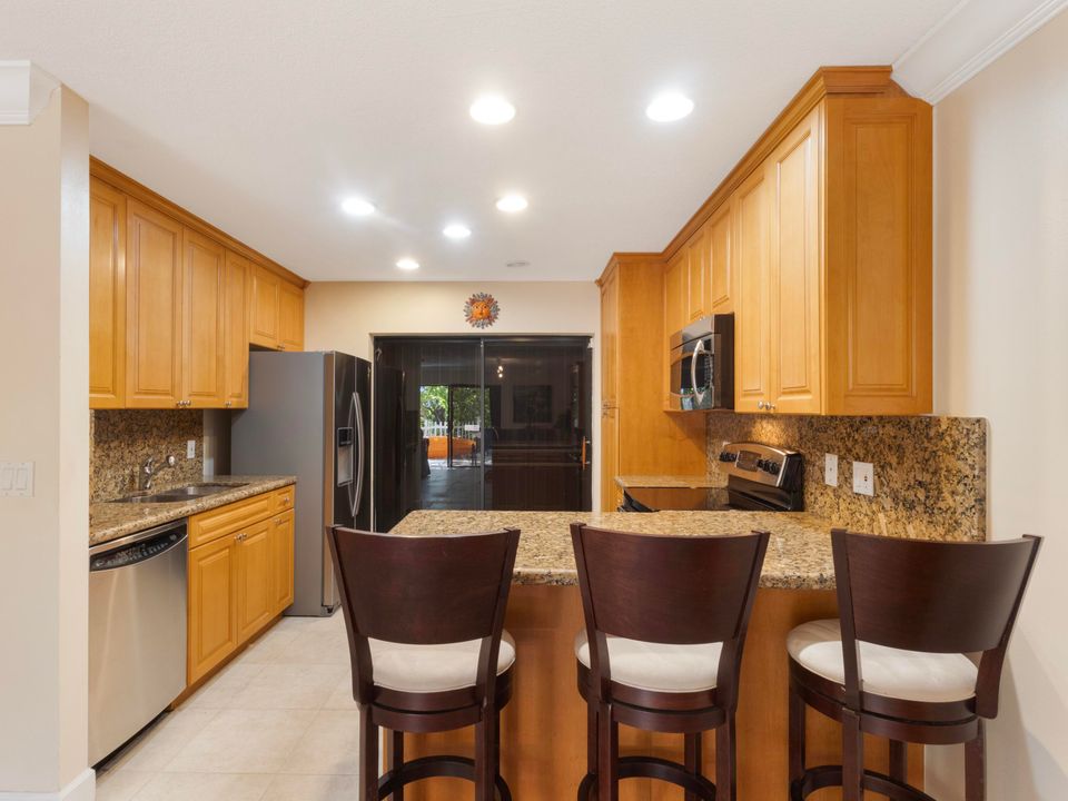 На продажу: $698,000 (2 спален, 2 ванн, 1700 Квадратных фут)