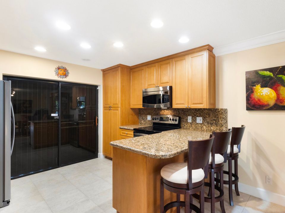 На продажу: $698,000 (2 спален, 2 ванн, 1700 Квадратных фут)