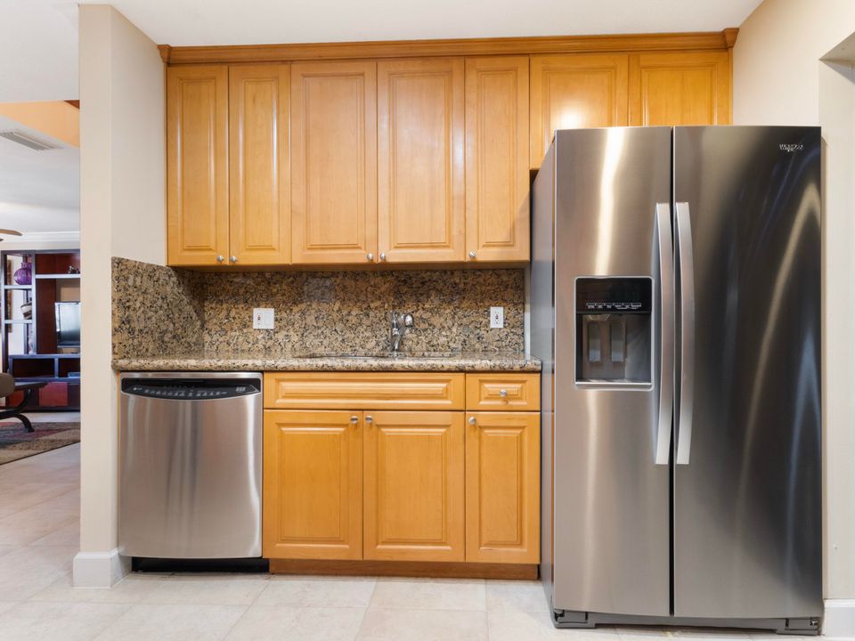 На продажу: $698,000 (2 спален, 2 ванн, 1700 Квадратных фут)