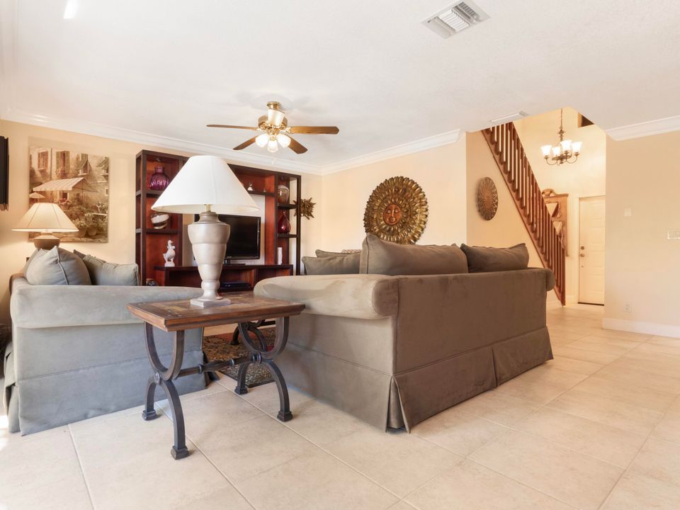 На продажу: $698,000 (2 спален, 2 ванн, 1700 Квадратных фут)